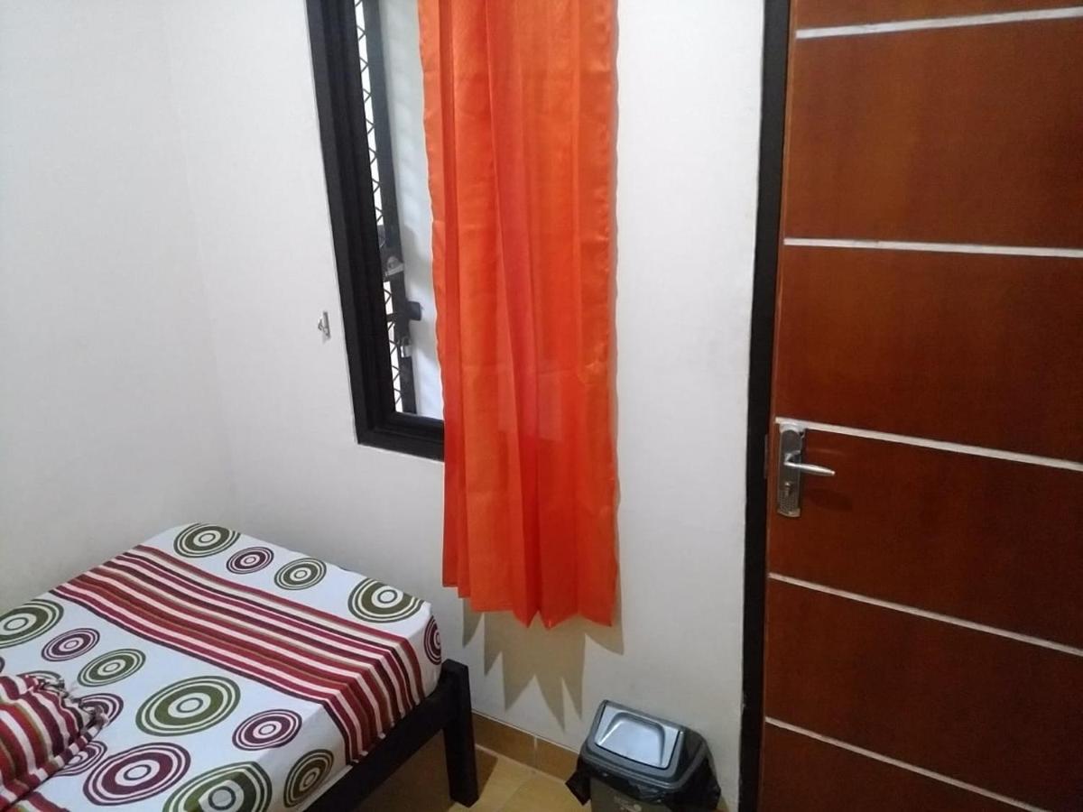 Hotel Danyshom Cikarang Exterior foto